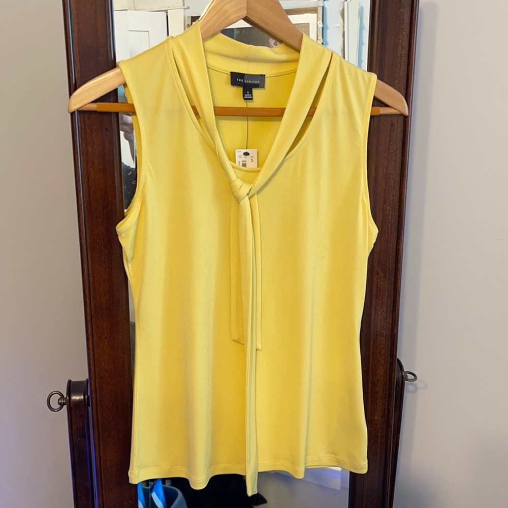 Nice soft yellow top